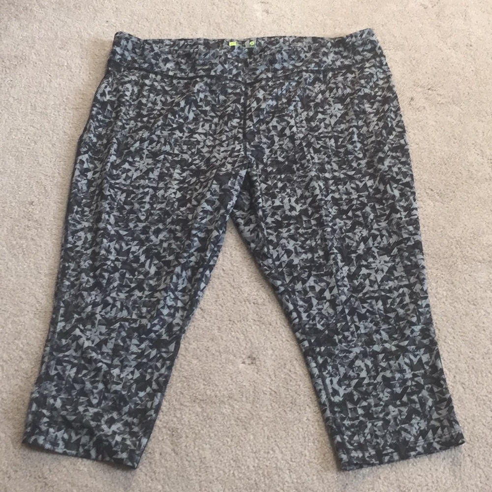 Xersion workout capris leggings pants grey & black